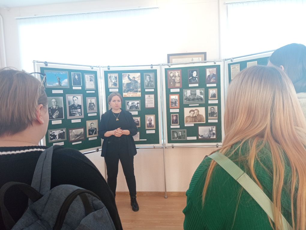 Студенты 3 курса посетили выставку в Педагогическом институте им. В. Г. Белинского ПГУ «За Волгой для нас земли нет»